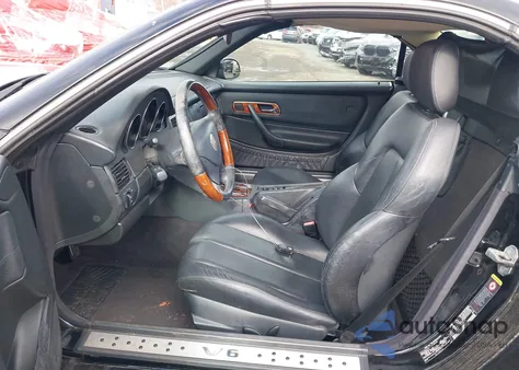 2001 Mercedes-Benz Slk 320 z USA, uszkodzony, nr VIN WDBKK65F61F222865